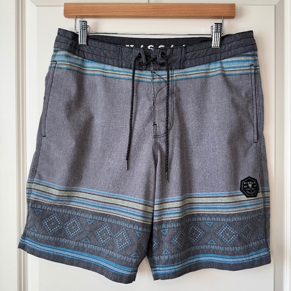 VISSLA Hybrid Shorts 8" inseam - Men's Size 32 - Picture 1 of 5